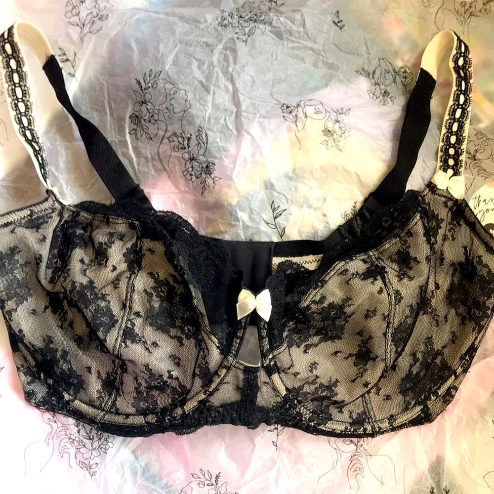 Paramour Laced Bra. Size :38G. Used once! Like new condition!